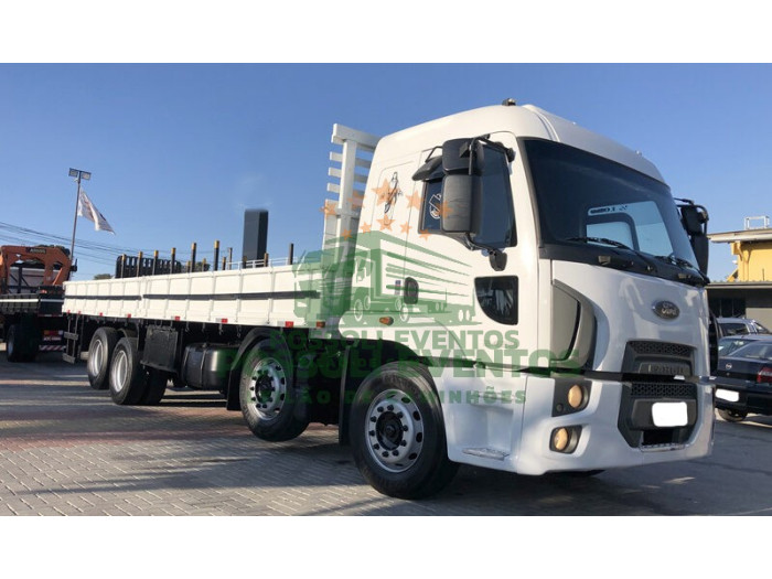 FORD CARGO2429 2013 – CABINE LEITO – 8X2 – COM CARROCERIA