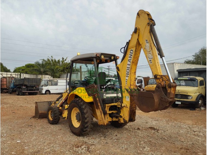 Retro escavadeira New Holland B90B 2011