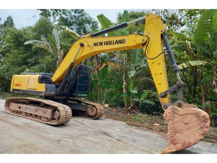 NEW HOLLAND E215 2012